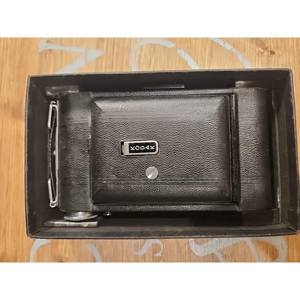 Vintage 1940's Kodak Vigilant Junior Six-20 Folding Camera w/ Box‎ - Untested